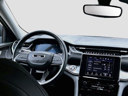 Used 2022 Jeep Grand Cherokee L Laredo w/ Luxury Tech Group I AWD/4WD image 18