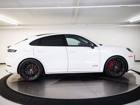 Used 2026 Porsche Cayenne GTS AWD/4WD image 8