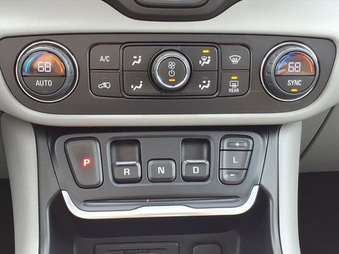 Used 2019 GMC Terrain SLT w/ Preferred Package image 16