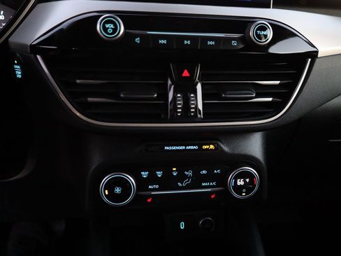 Used 2020 Ford Escape SE image 27