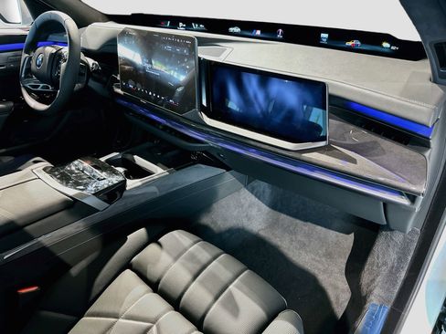 New 2027 BMW 740i w/ Executive Package RWD image 22