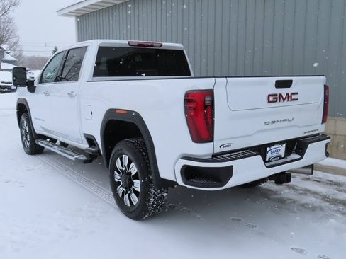 Used 2024 GMC Sierra 2500 Denali image 9