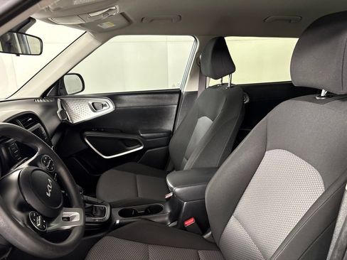 Used 2023 Kia Soul LX w/ LX Technology Package FWD image 23