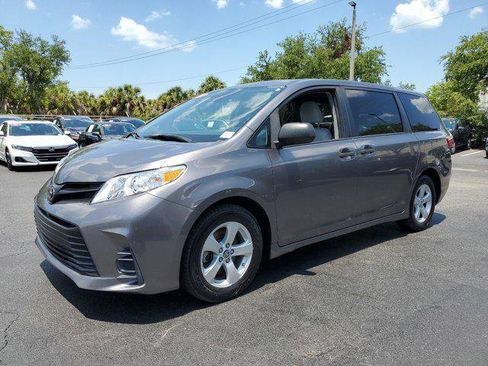 Certified 2020 Toyota Sienna L image 2