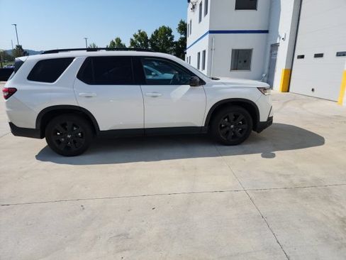 Used 2025 Honda Pilot Black Edition image 16