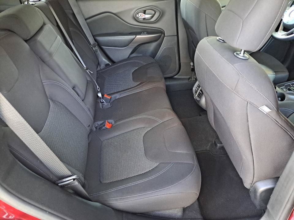 Used 2019 Jeep Cherokee Latitude w/ Popular Appearance Group FWD image 15