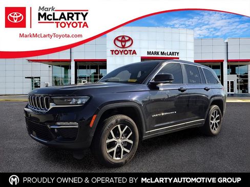 Used 2023 Jeep Grand Cherokee Limited AWD/4WD image 1