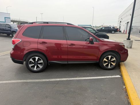 Used 2017 Subaru Forester 2.5i Premium AWD/4WD image 1