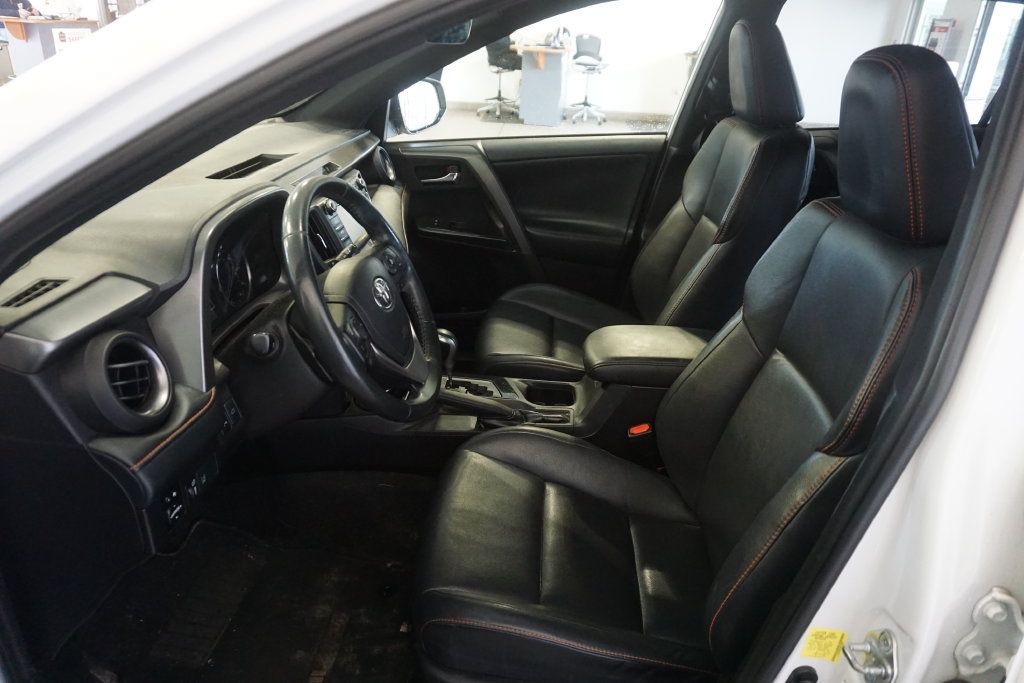 Used 2018 Toyota RAV4 SE w/ Power Extra Value Package AWD/4WD image 15