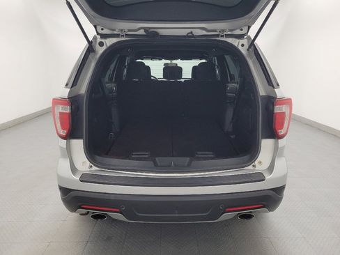 Used 2018 Ford Explorer XLT FWD image 29