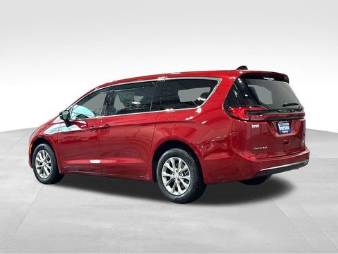New 2027 Chrysler Pacifica Select AWD/4WD image 5