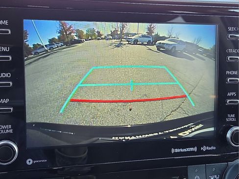 Used 2022 Toyota Highlander LE image 19