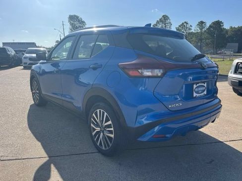 Used 2022 Nissan Kicks SV FWD image 3