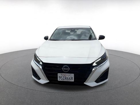 Used 2025 Nissan Altima 2.5 SV FWD image 4
