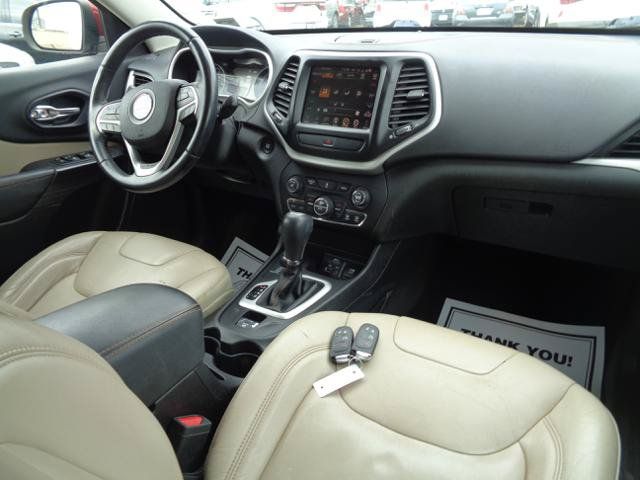 Used 2017 Jeep Cherokee Limited AWD/4WD image 18