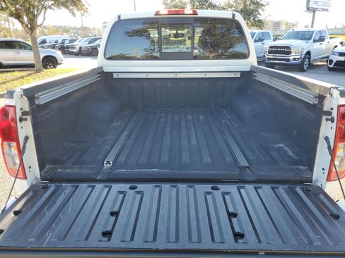 Certified 2020 Nissan Frontier SV w/ Midnight Edition Floor Mats image 13