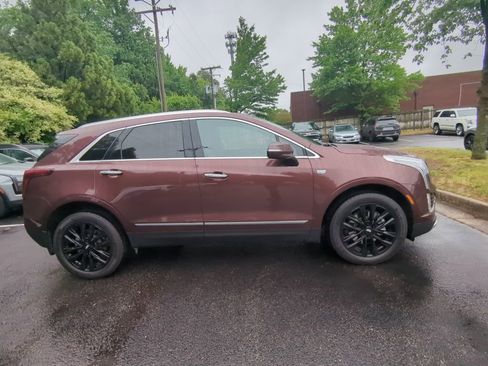 Used 2022 Cadillac XT5 Premium Luxury w/ Technology Package FWD image 2