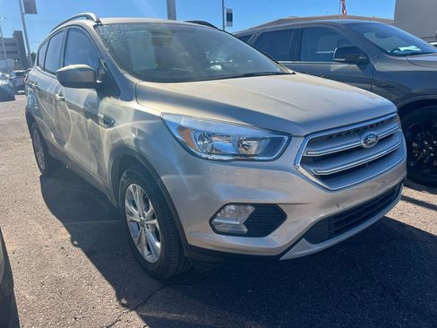 Used 2018 Ford Escape SE image 2