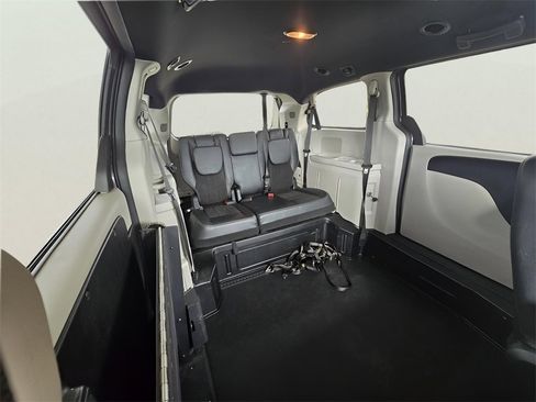 Used 2020 Dodge Grand Caravan SXT image 59