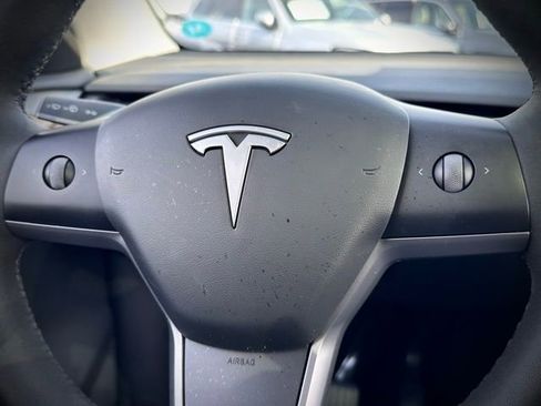 Used 2024 Tesla Model Y Long Range image 10