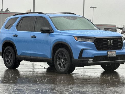Used 2024 Honda Pilot TrailSport image 5
