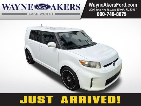 Used 2012 Scion xB FWD image 1