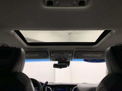 Used 2020 Cadillac Escalade Luxury w/ Escalade Sport Edition image 33