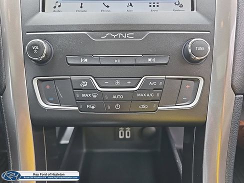 Used 2019 Ford Fusion SE FWD image 24