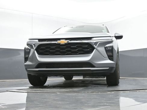 Used 2025 Chevrolet Trax LT w/ LT Convenience Package image 35