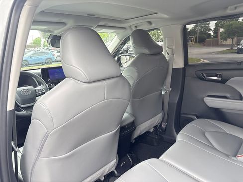 Used 2026 Toyota Highlander XLE AWD/4WD image 17