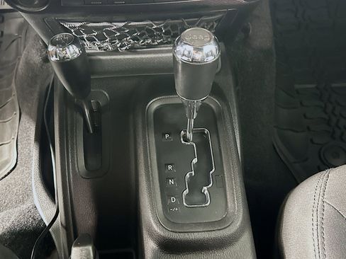 Used 2015 Jeep Wrangler Sport image 21