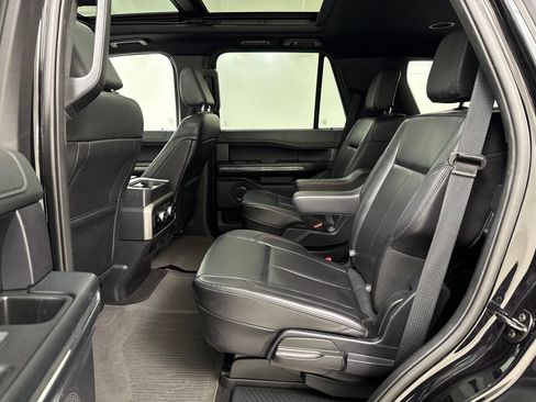 Used 2021 Ford Expedition XLT AWD/4WD image 17