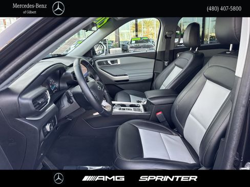 Used 2022 Ford Explorer XLT w/ Equipment Group 202A image 9