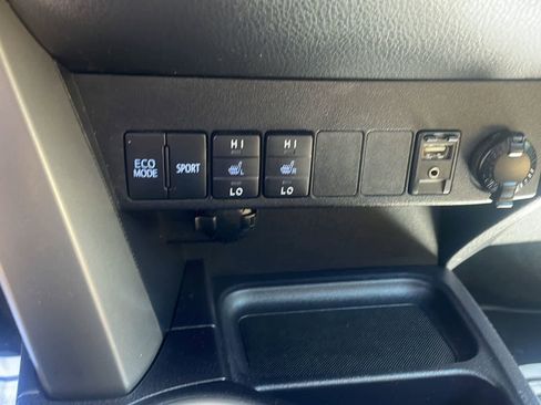 Used 2018 Toyota RAV4 XLE AWD/4WD image 20