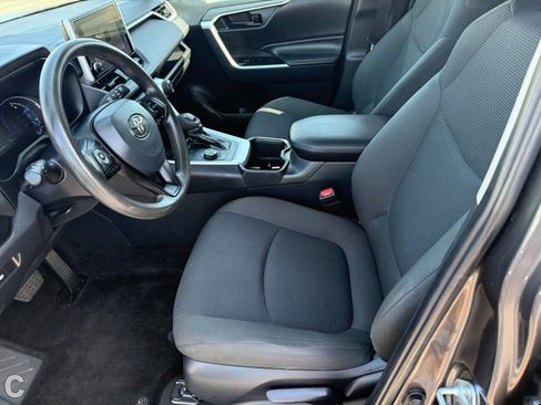 Used 2024 Toyota RAV4 LE AWD/4WD image 15