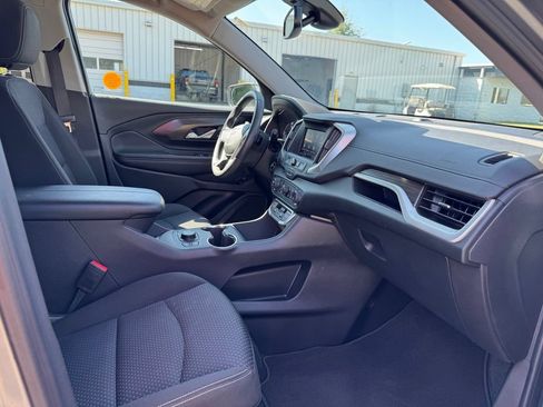Used 2024 GMC Terrain SLE w/ Driver Convenience Package FWD image 15
