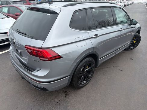 Used 2023 Volkswagen Tiguan SE R-Line image 6