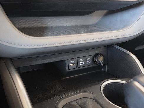 Used 2023 Toyota Highlander LE AWD/4WD image 24