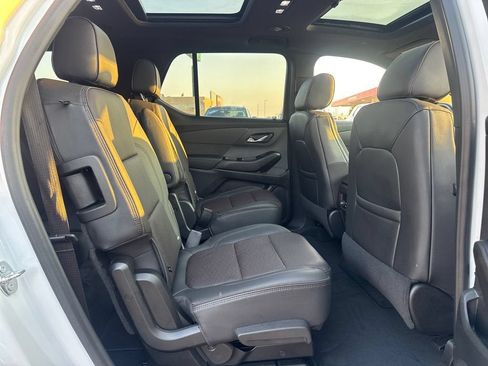 Used 2023 Chevrolet Traverse High Country FWD image 13