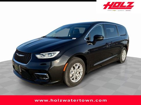 Used 2023 Chrysler Pacifica Touring-L image 1