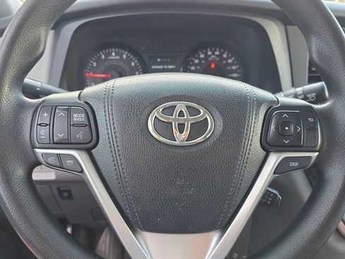Used 2015 Toyota Sienna LE image 31