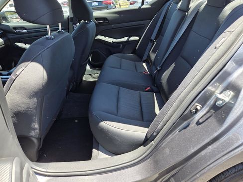 Used 2025 Nissan Altima 2.5 SV FWD image 13