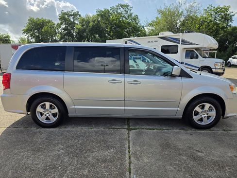 Used 2012 Dodge Grand Caravan Crew FWD image 4