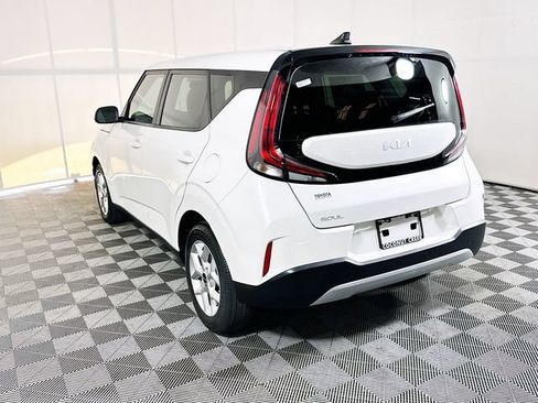 Used 2023 Kia Soul LX w/ LX Technology Package FWD image 5