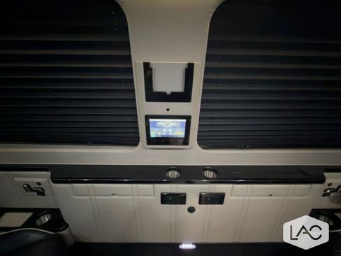 Used 2018 Mercedes-Benz Sprinter 2500 image 21