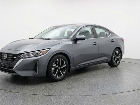 Used 2025 Nissan Sentra SV image 2