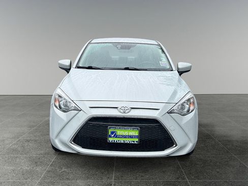 Used 2020 Toyota Yaris L image 3
