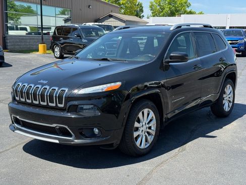 Used 2018 Jeep Cherokee Overland AWD/4WD image 3