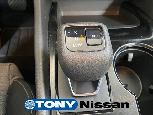 Used 2021 Nissan Rogue SV FWD image 17