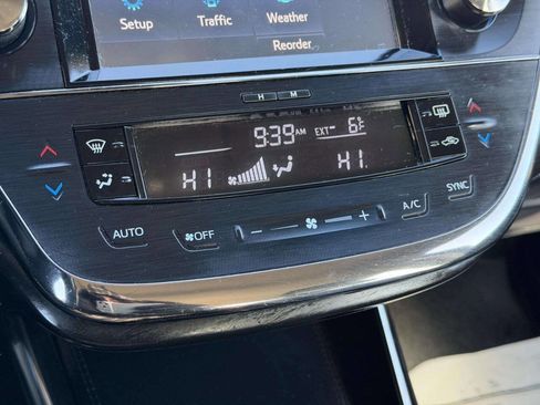 Used 2018 Toyota Avalon XLE image 24